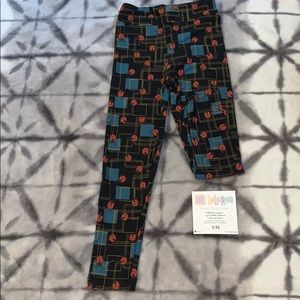 One pair of LulaRoe Children S/M leggings.